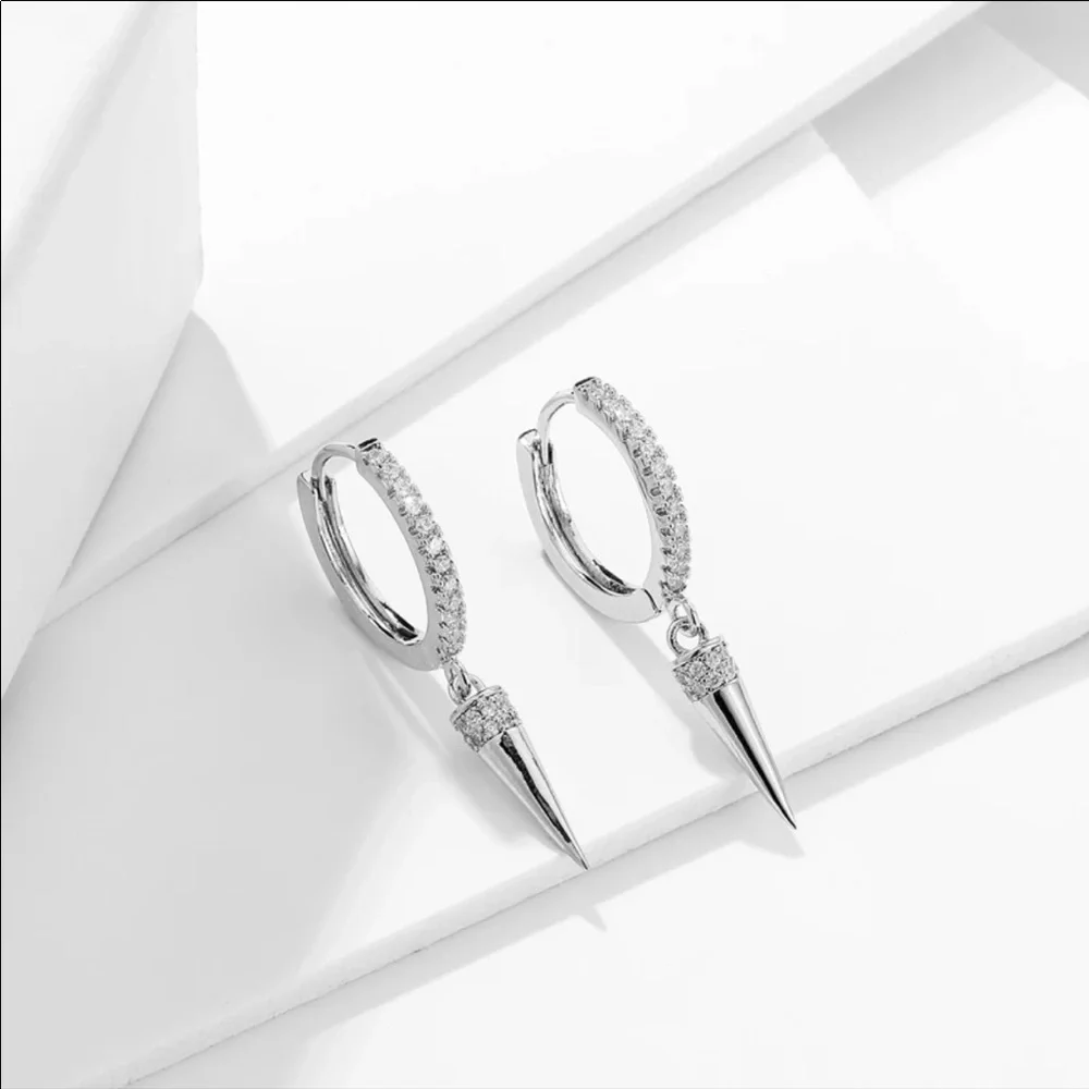 *NEW* 18k Spike Circle Hoop Earrings - Picture 3 of 5